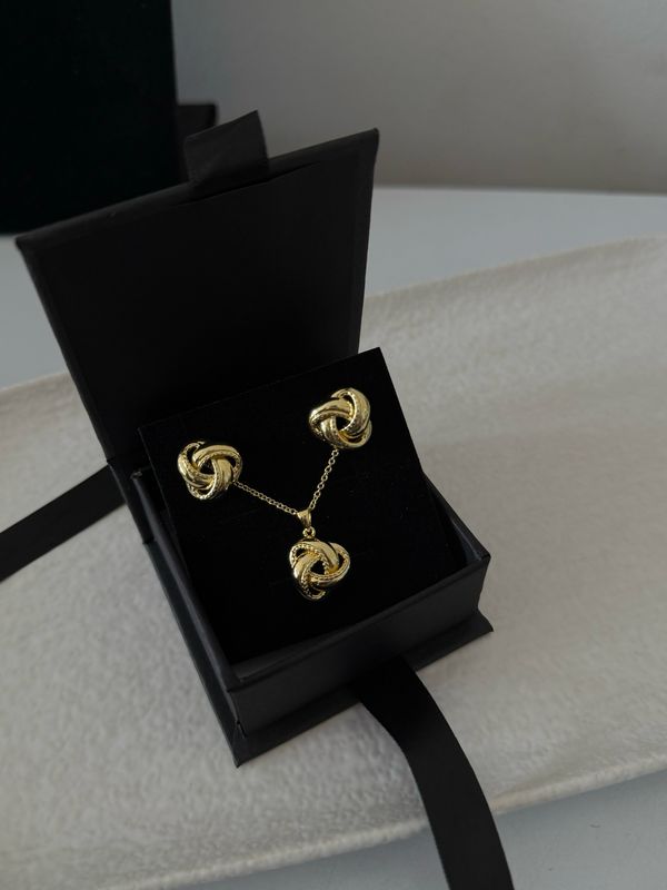 Nora Necklace
