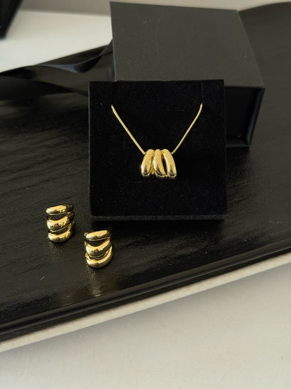 Nora Necklace