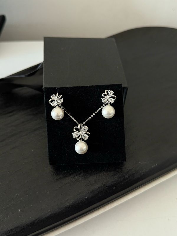 Nora Necklace
