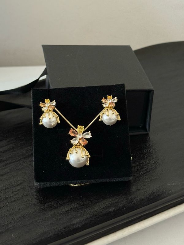 Nora Necklace