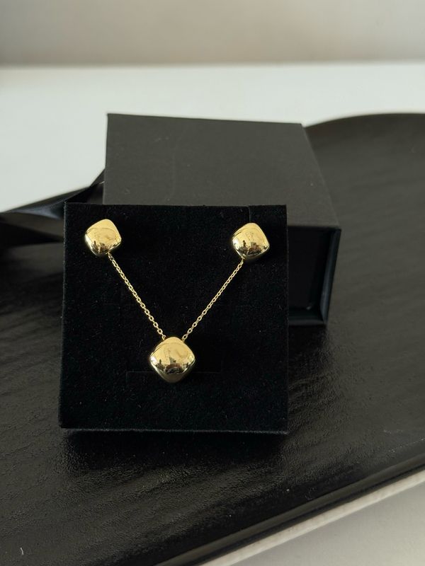 Nora Necklace