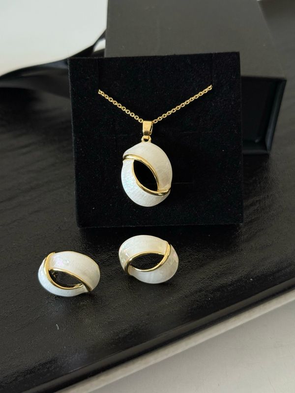 Nora Necklace