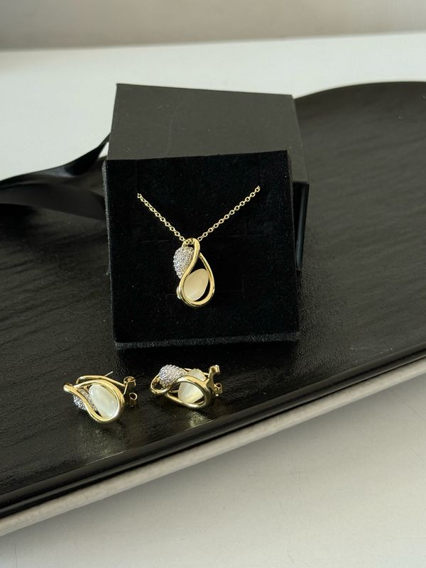 Nora Necklace