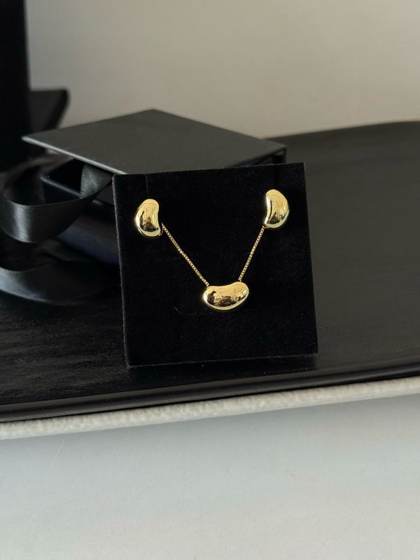 Nora Necklace