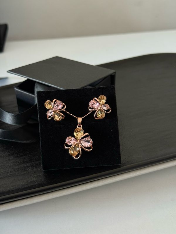Nora Necklace