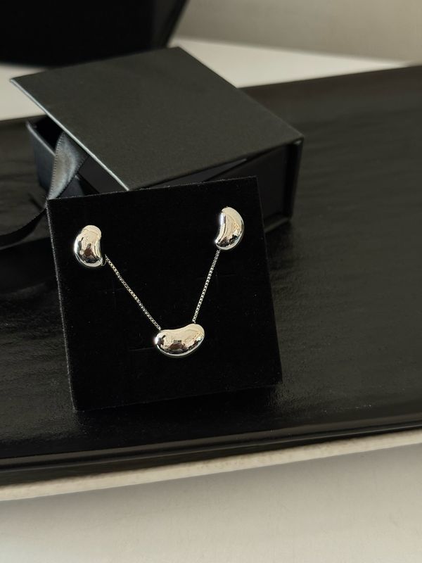 Nora Necklace