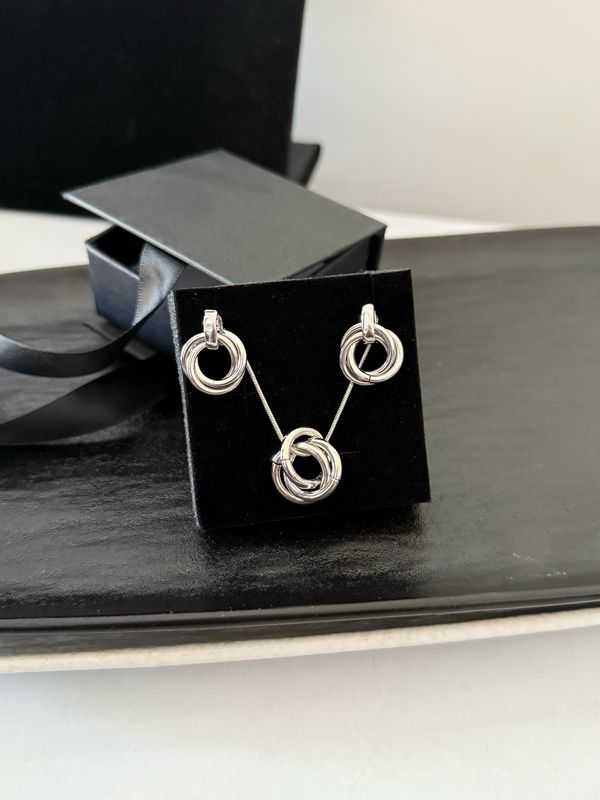 Nora Necklace