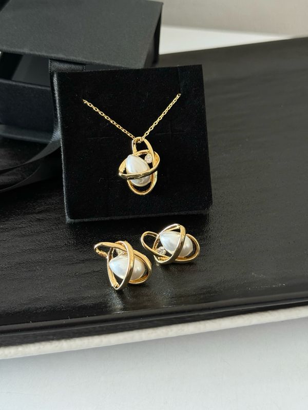 Nora Necklace