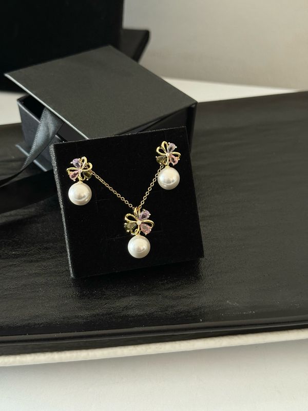 Nora Necklace