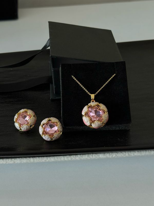 Nora Necklace