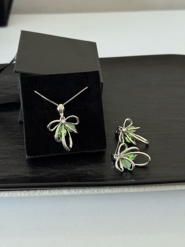 Nora Necklace