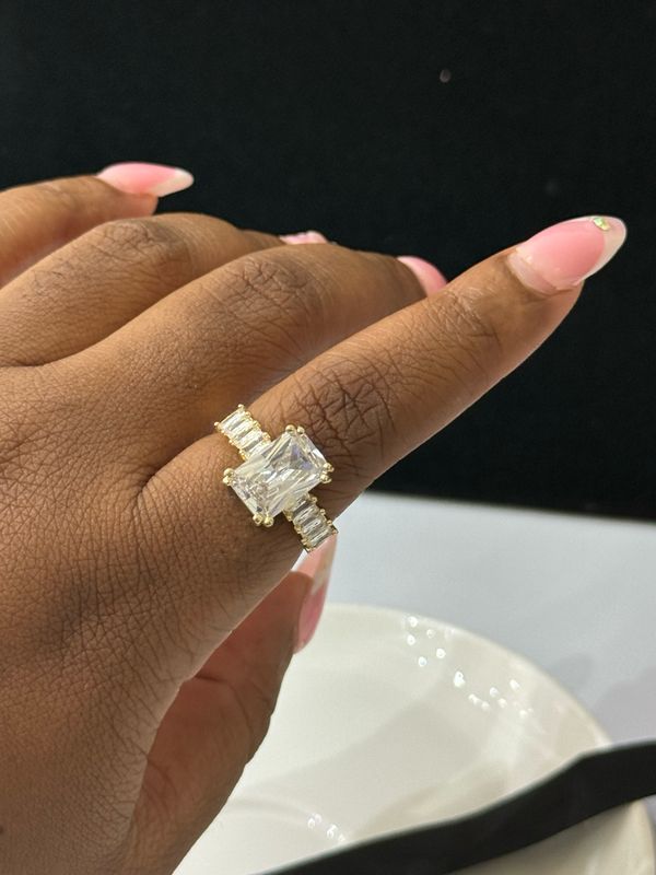 Lustre Ring