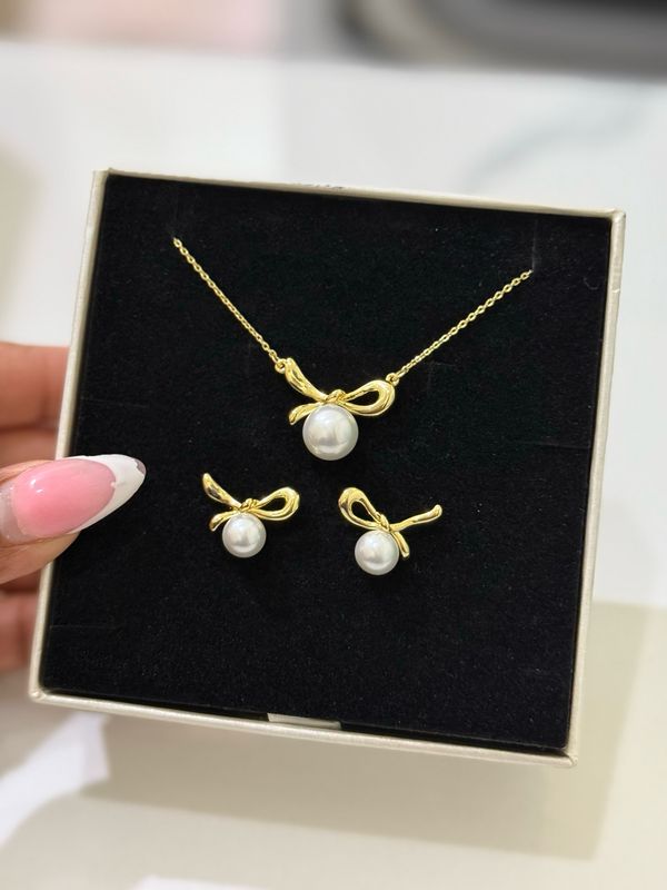 Nora Necklace