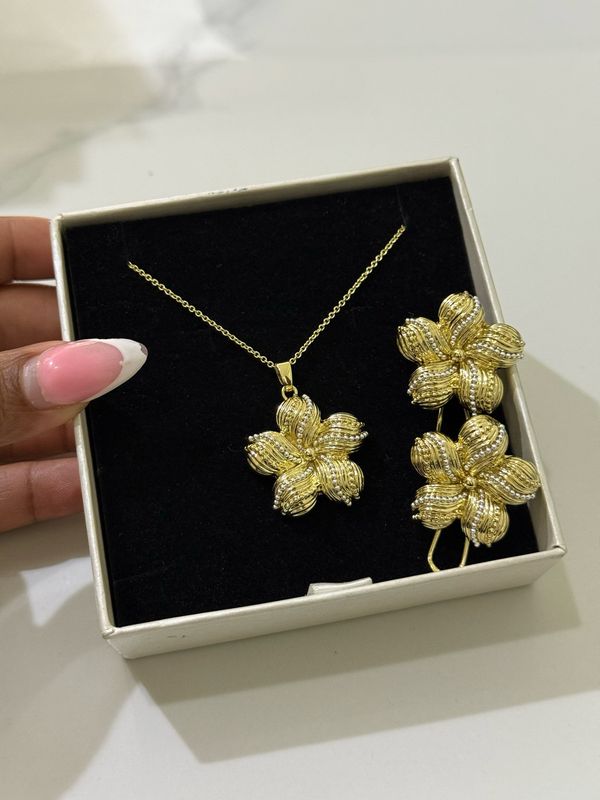 Nora Necklace