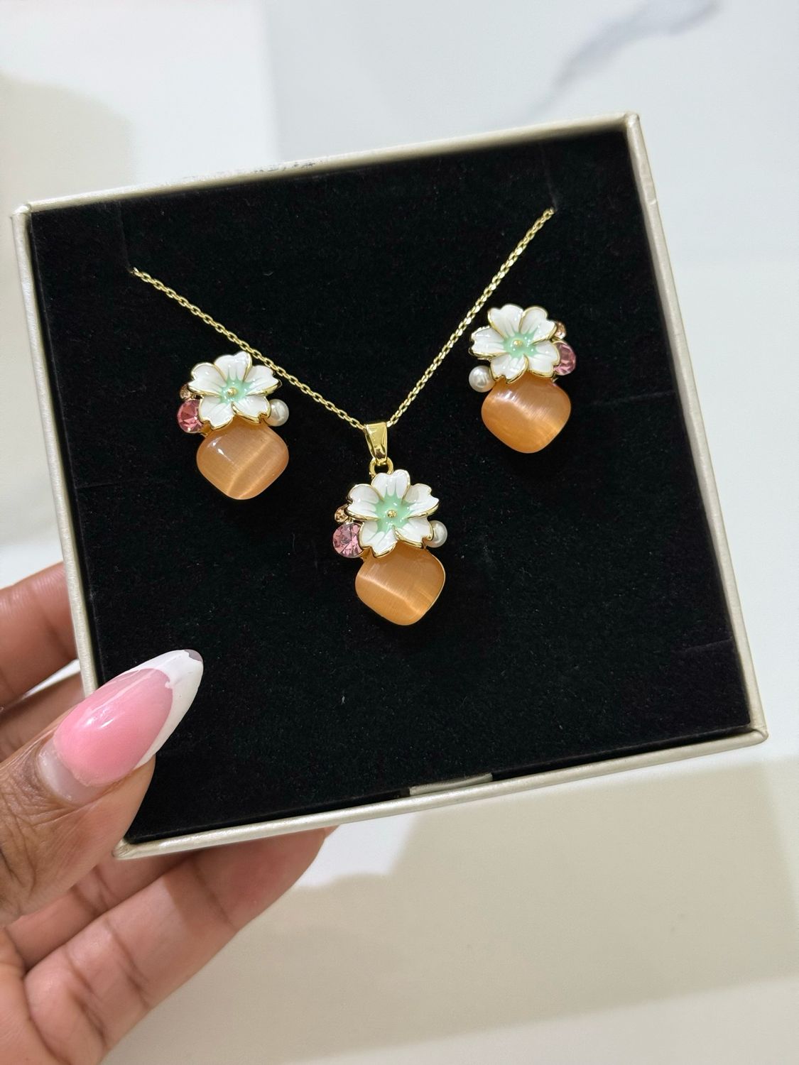 Nora Necklace