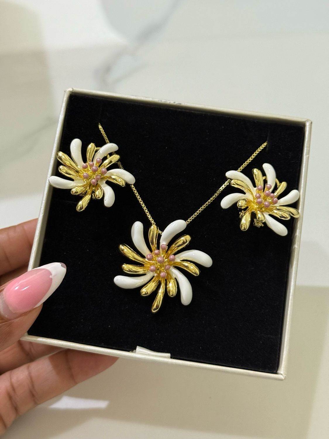 Nora Necklace