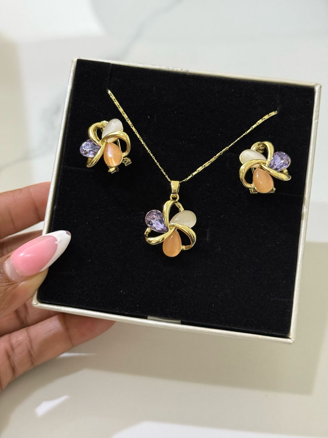 Nora Necklace