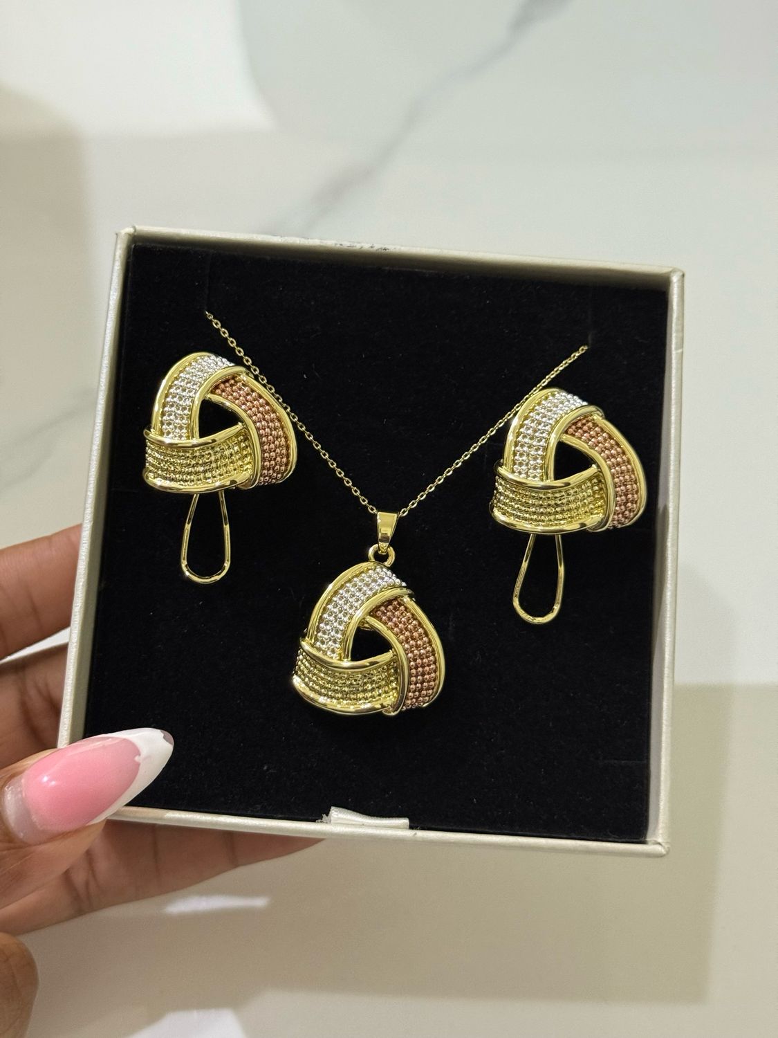 Nora Necklace