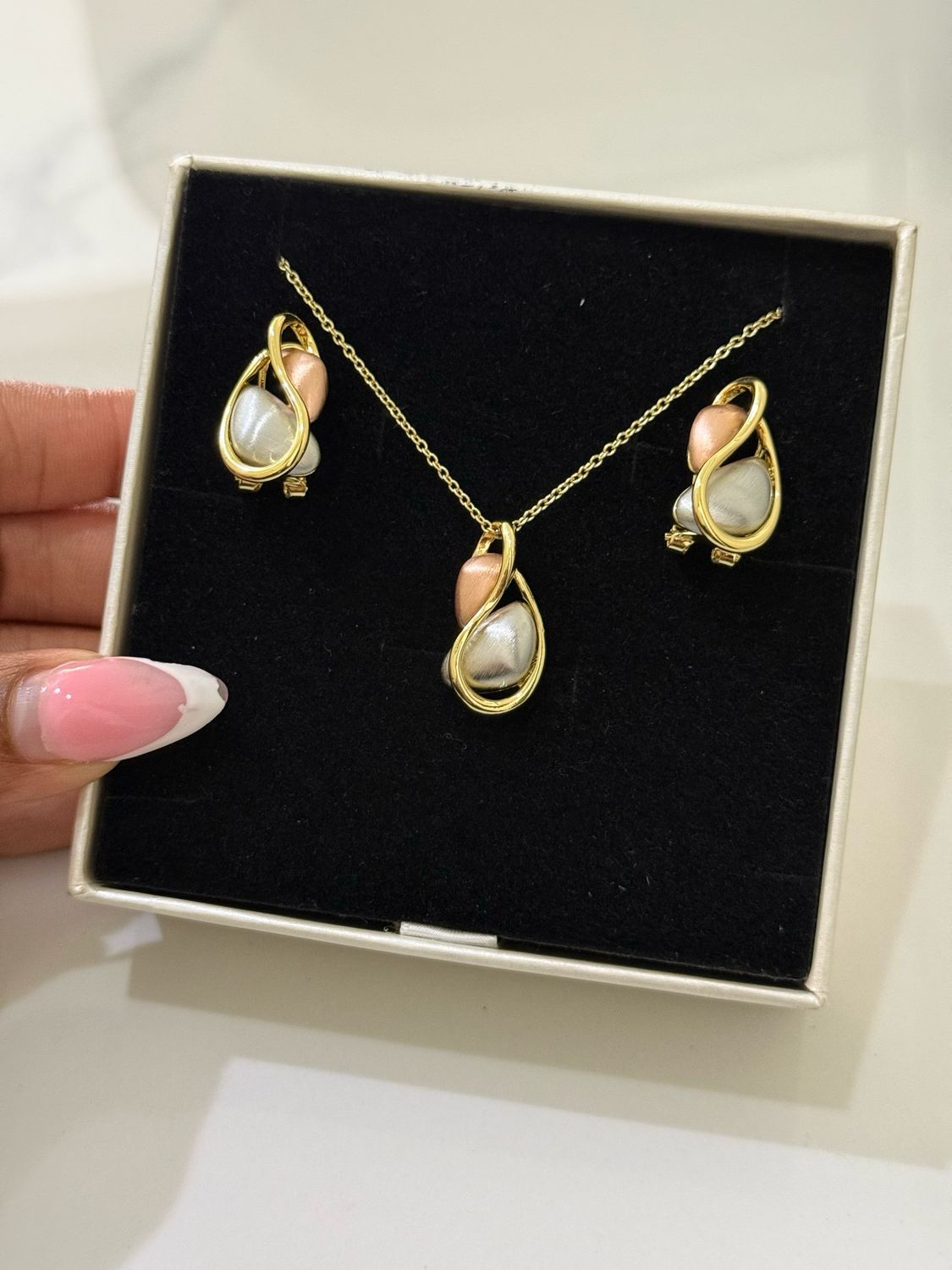 Nora Necklace
