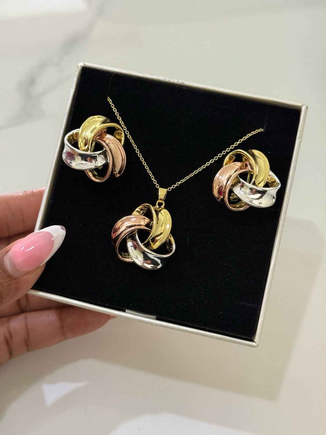 Nora Necklace