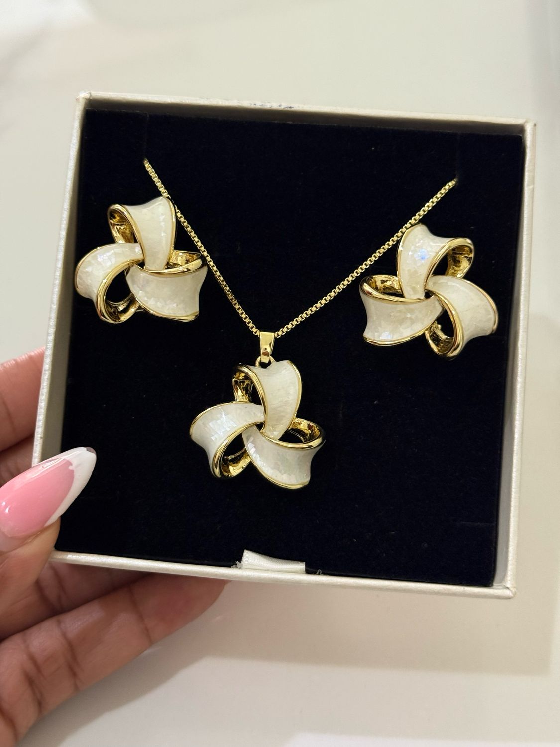 Nora Necklace