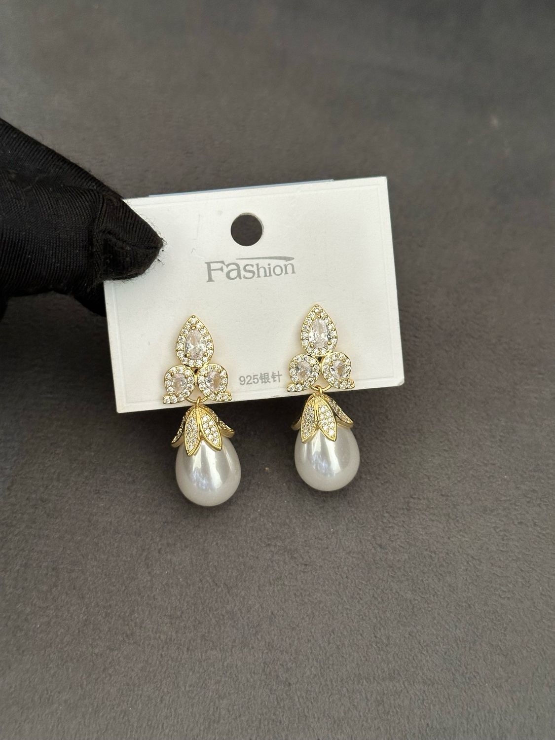 2648 Lustre Earring