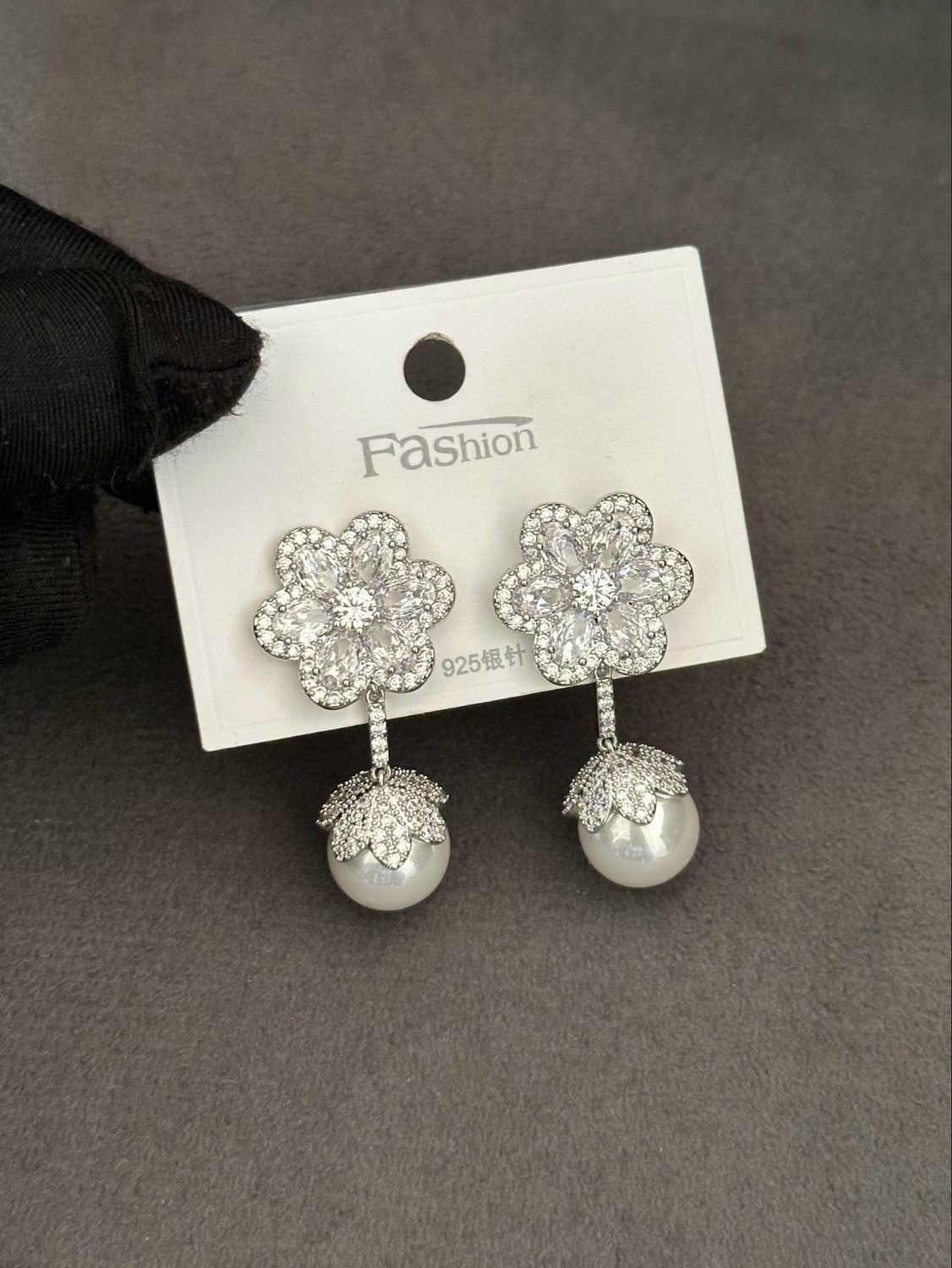 2648 Lustre Earring