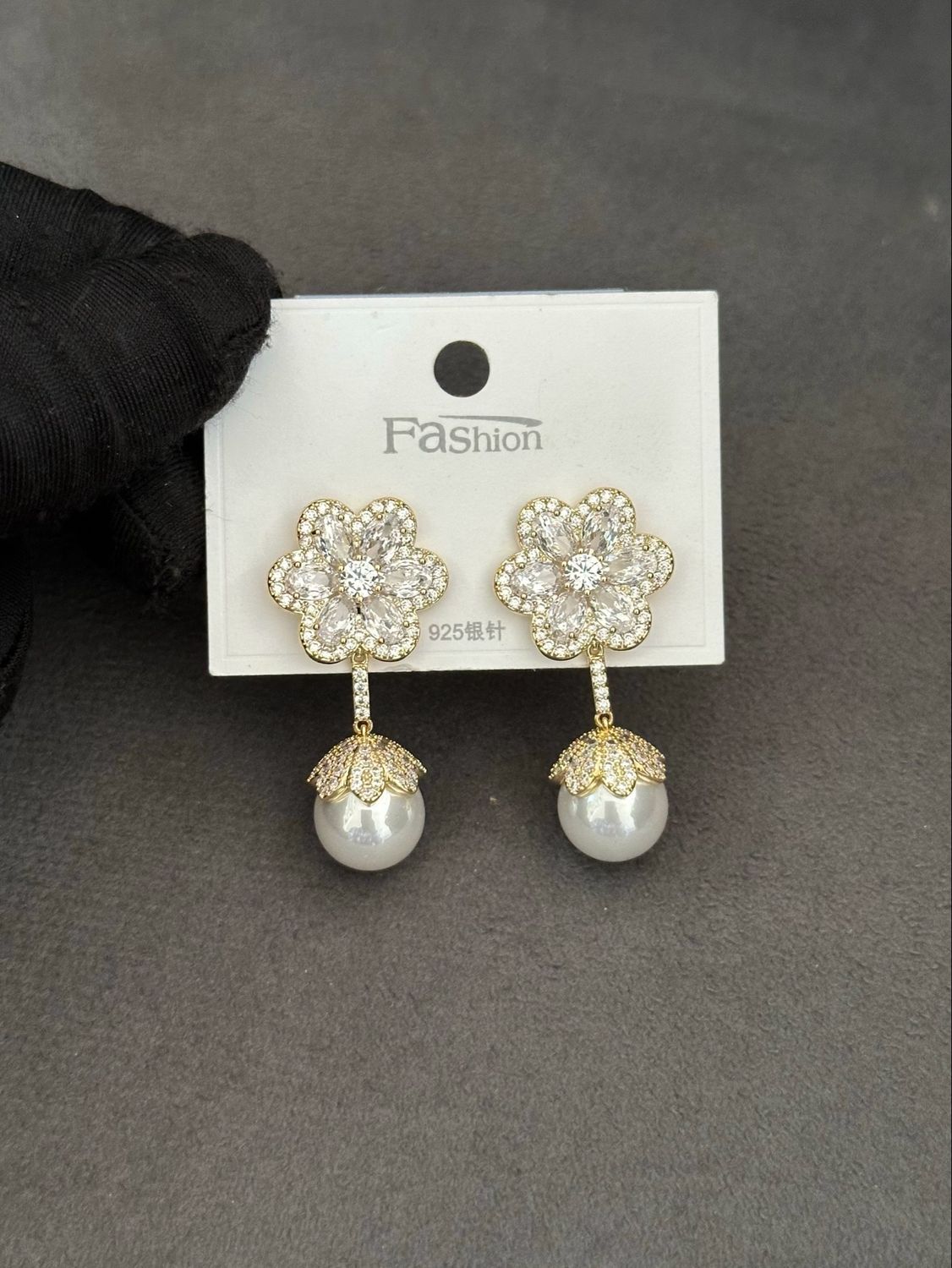2648 Lustre Earring