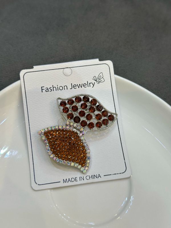2665 Brooch