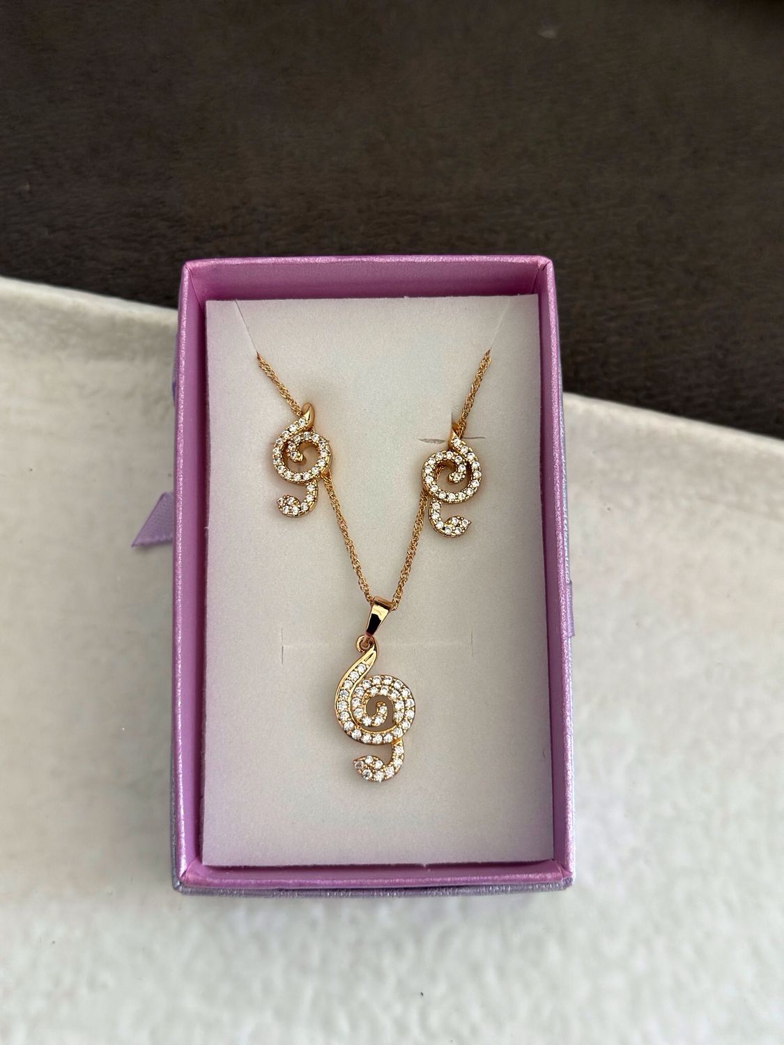3042 Rosette Rose Gold Necklace