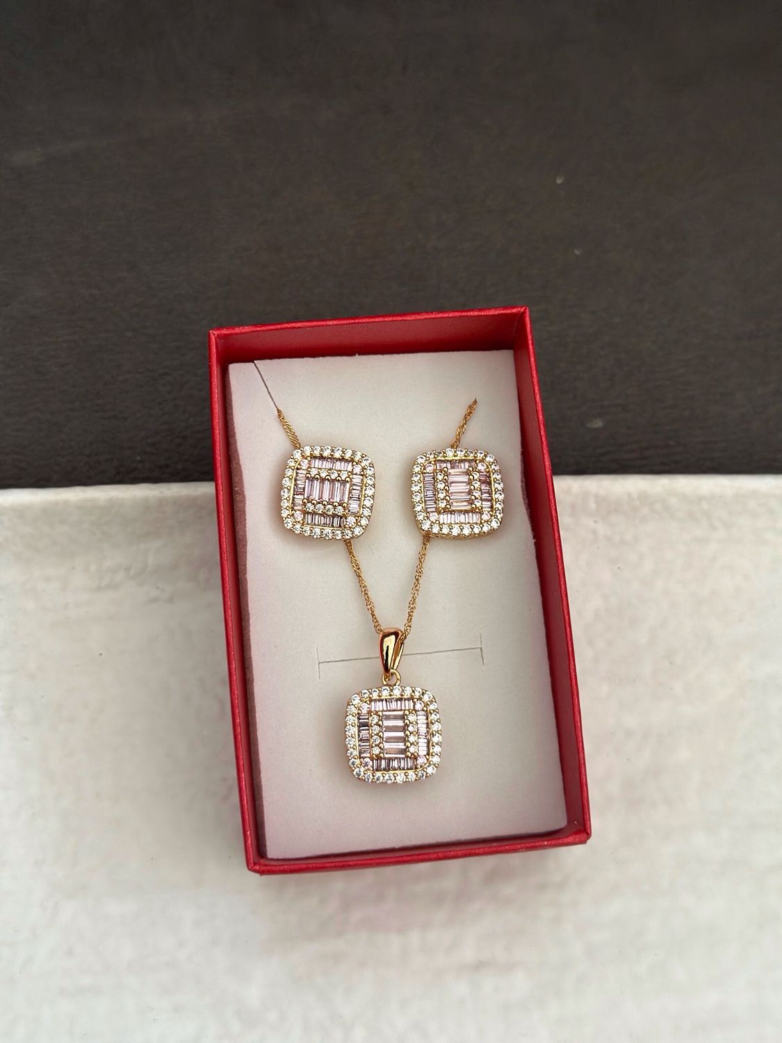 3042 Rosette Rose Gold Necklace