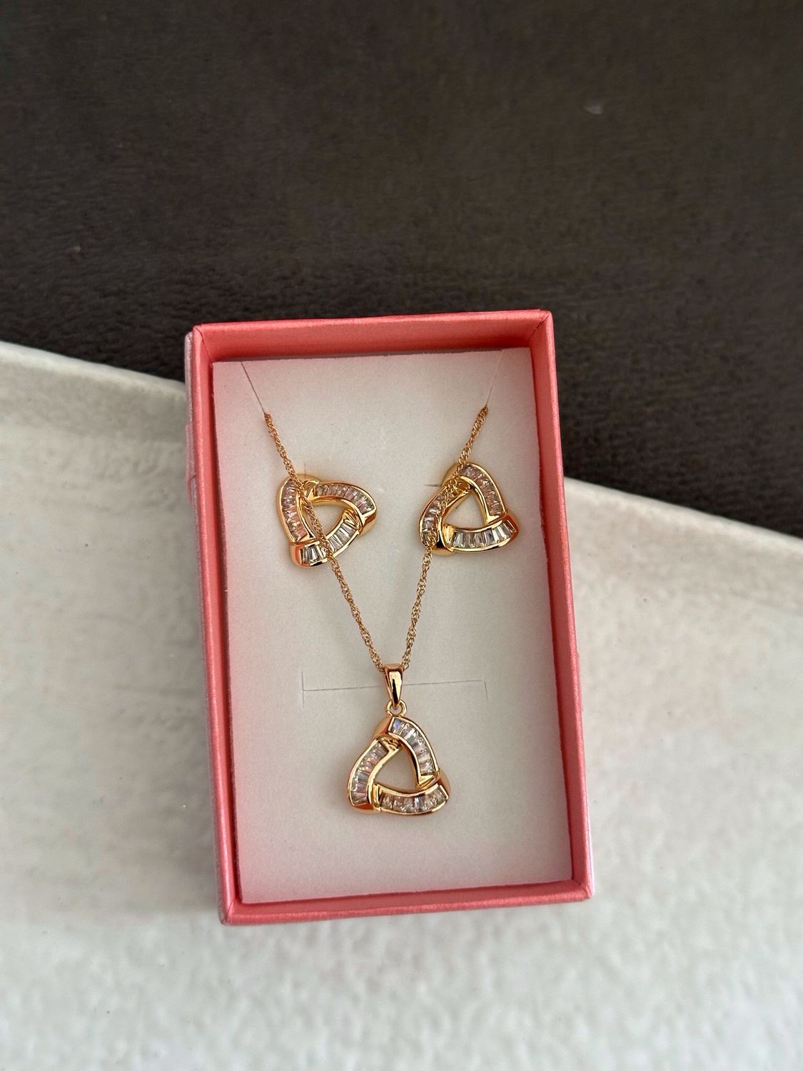 3042 Rosette Rose Gold Necklace