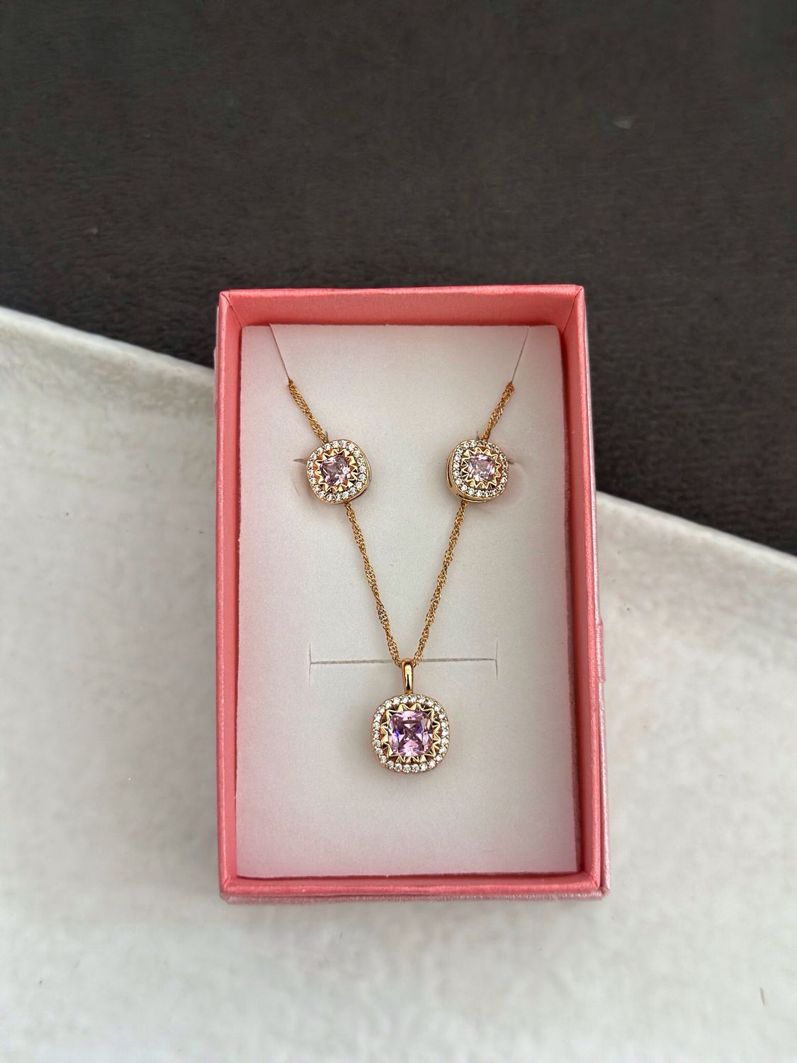 3042 Rosette Rose Gold Necklace