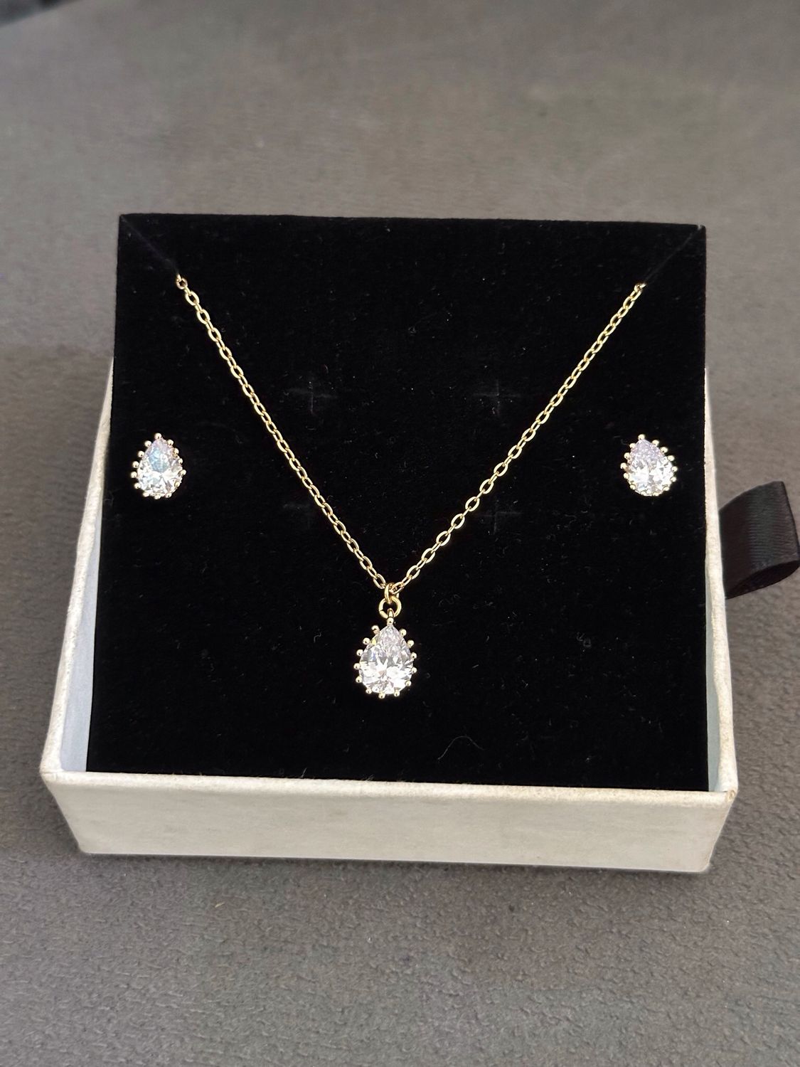 3042 Rosette Rose Gold Necklace