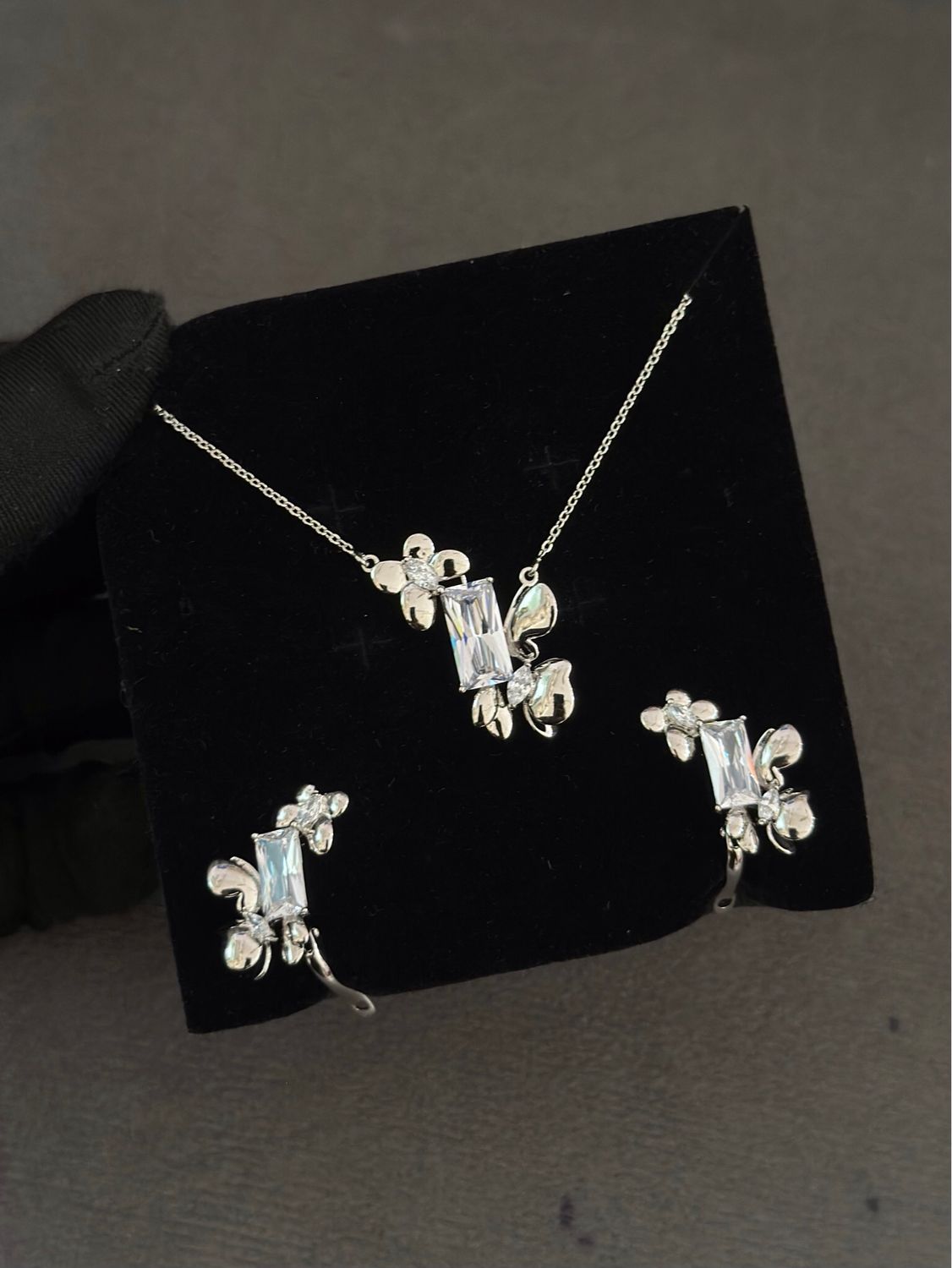 3042 Rosette Rose Gold Necklace