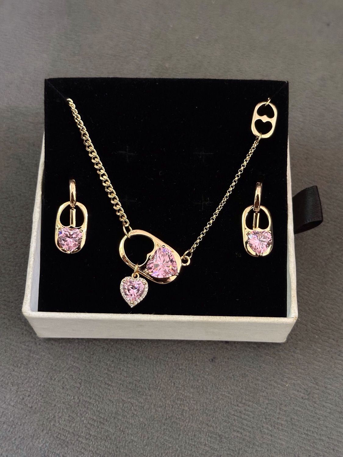 3042 Rosette Rose Gold Necklace