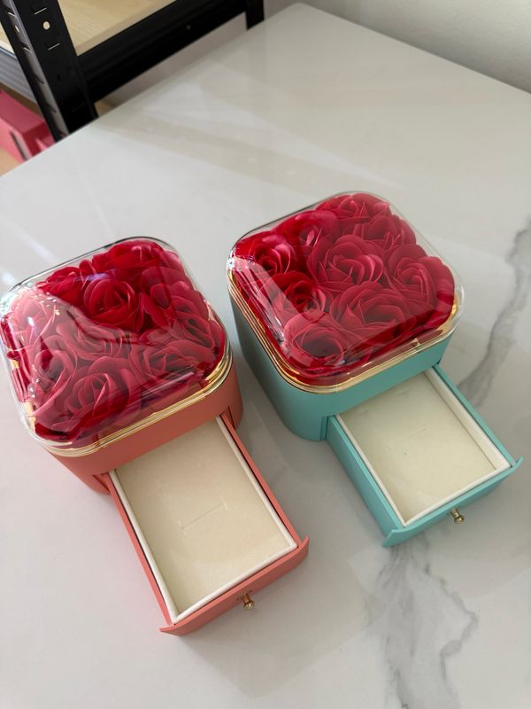 Mega Rose Box