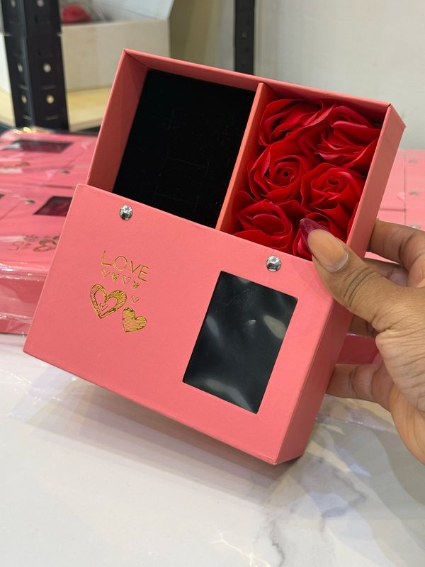 Love Handle Rose Box