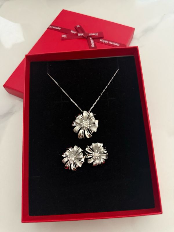 Nora Necklace