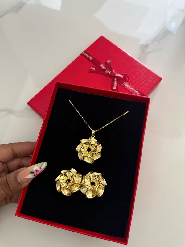 Nora Necklace