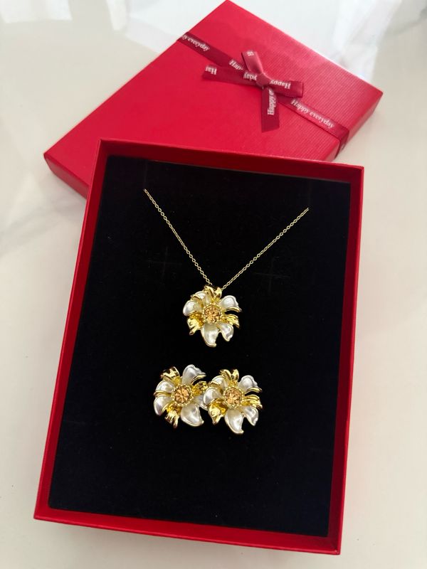 Nora Necklace