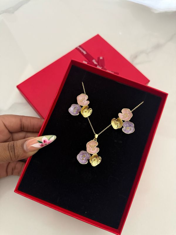 Nora Necklace