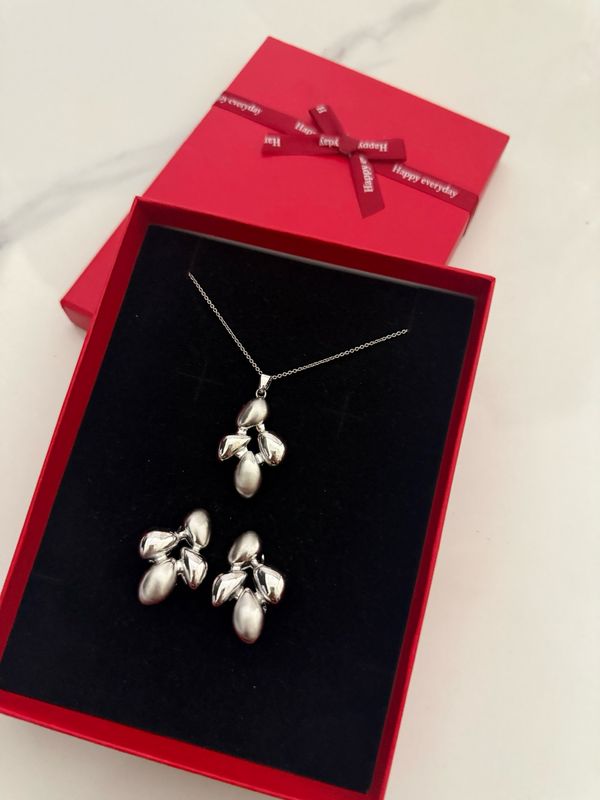 Nora Necklace