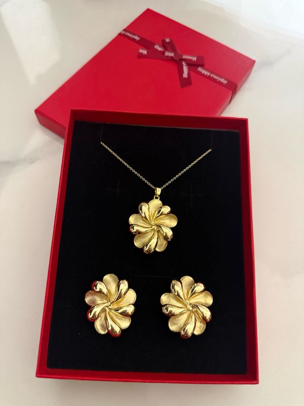 Nora Necklace