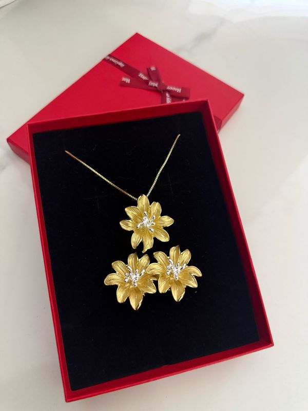 Nora Necklace