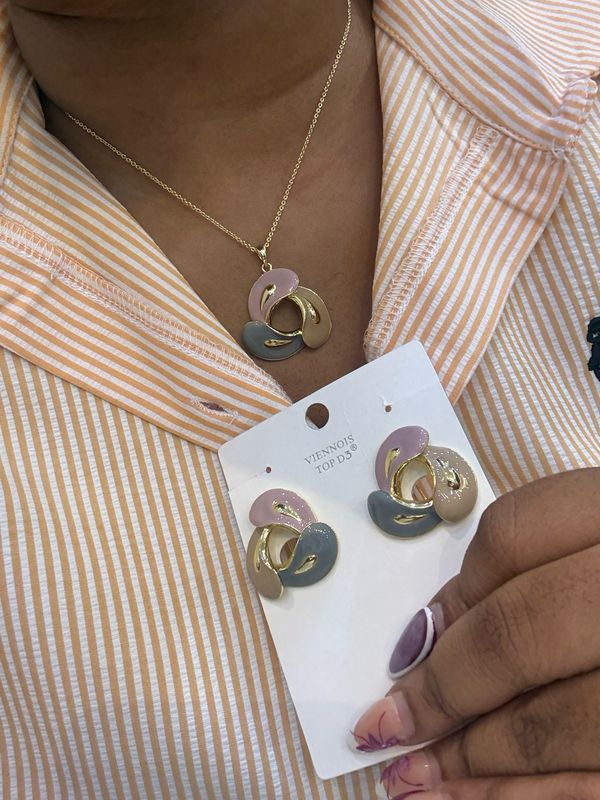 Nora Necklace