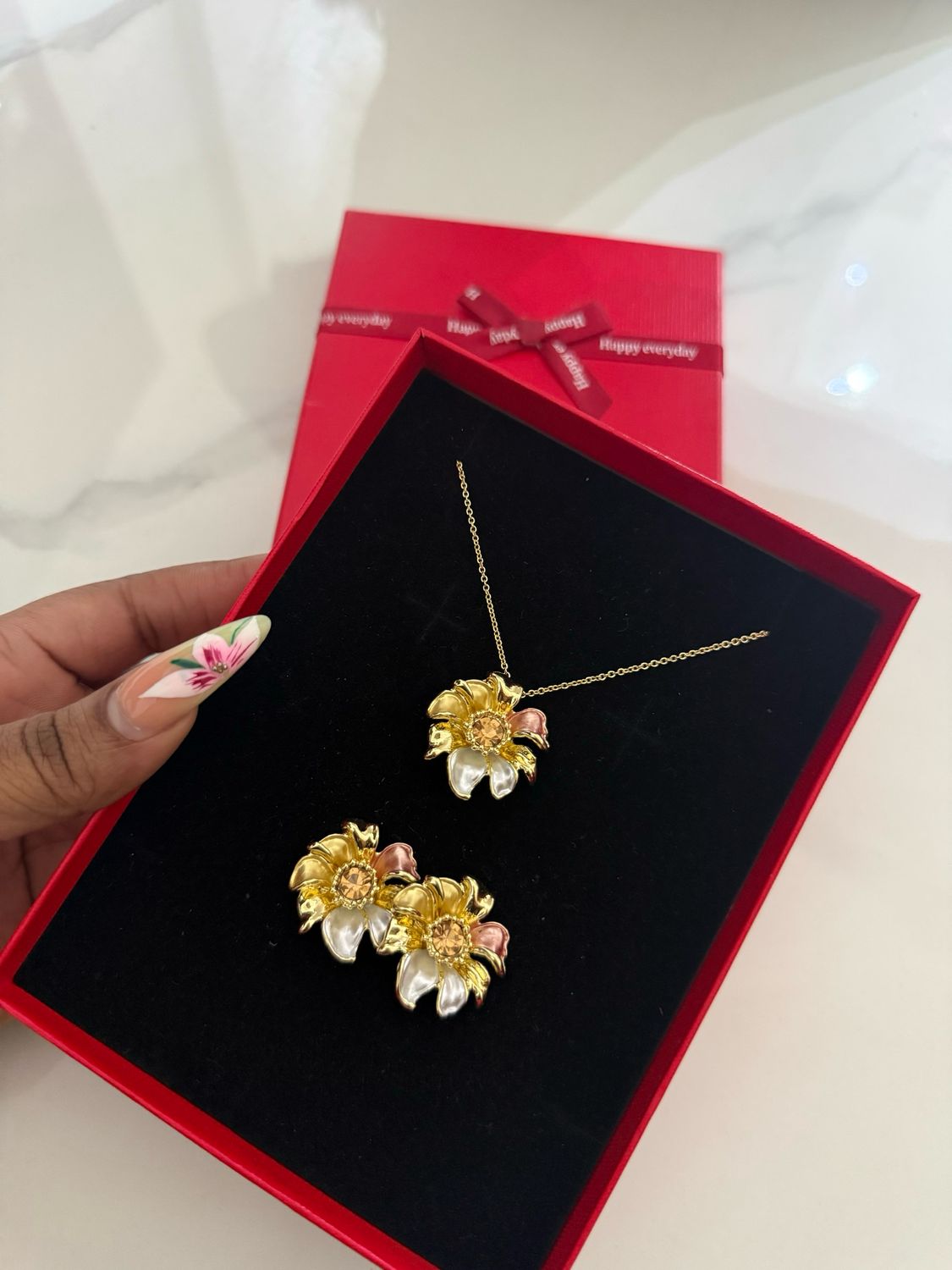 Nora Necklace