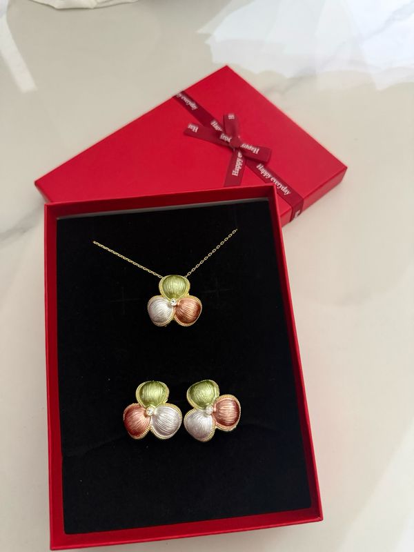 Nora Necklace