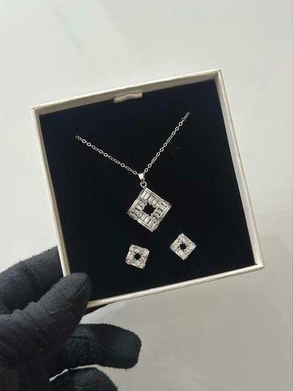 Nina necklace