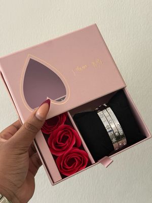 Rose Bangle Gift Set